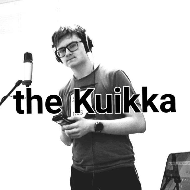artisti the Kuikka vieressään mikrofoni. edessä teksti the Kuikka